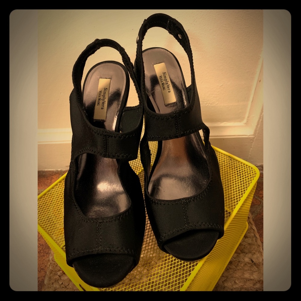 Simply Vera by Vera wang, used size 8!!